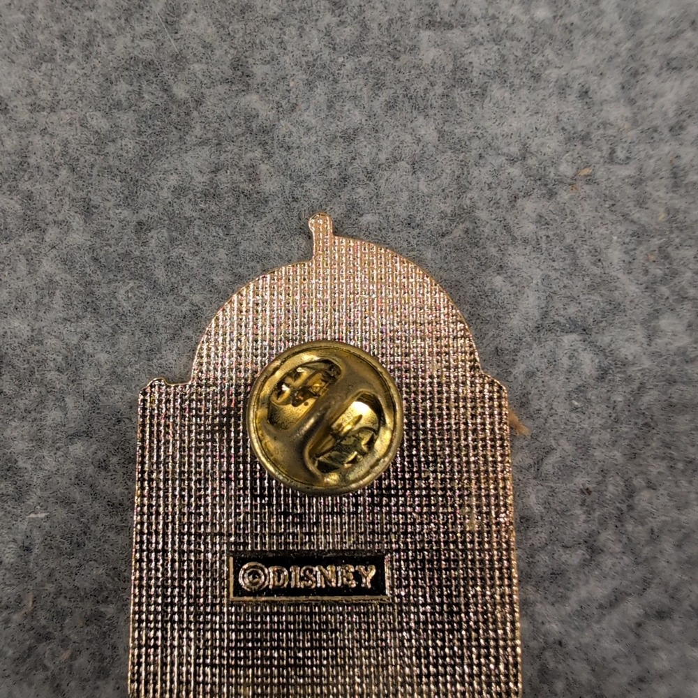 Vintage 1998 CHOC Disneyland 8th Annual Community Walk Enamel Pin Space Bear - Picture 3 of 4